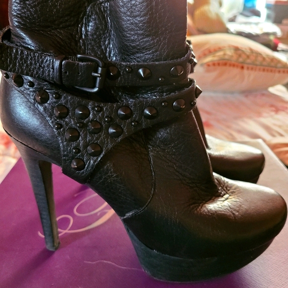 FERGIE Booties - Picture 1 of 3